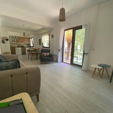Cute 2+1 Apt With Common Pool - Centre Apartment *