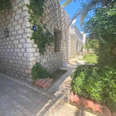 Appartamento Cute 2+1 Apt With Common Pool - Centre