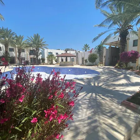 Appartamento Cute 2+1 Apt With Common Pool - Centre