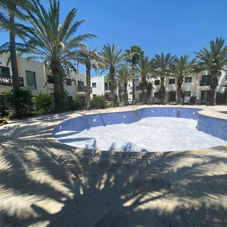 Cute 2+1 Apt With Common Pool - Centre Appartamento *
