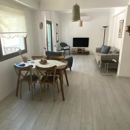 Cute 2+1 Apt With Common Pool - Centre Appartamento
